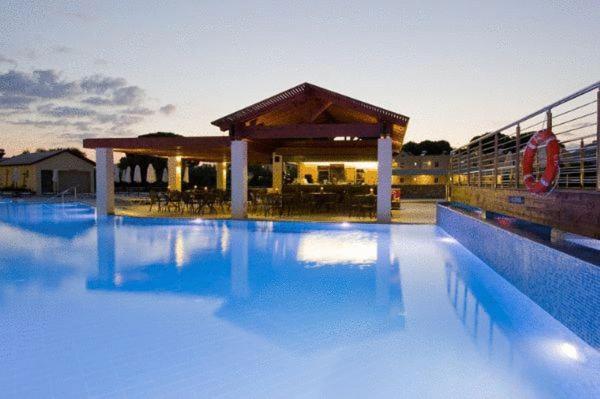 Island Blue Hotel Pefki Buitenkant foto